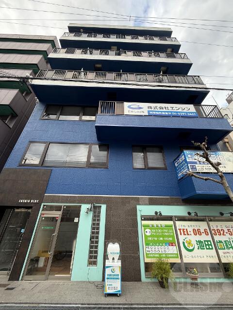 21/30 エントランス