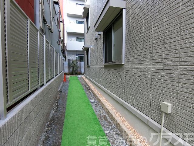 28/30 エントランス