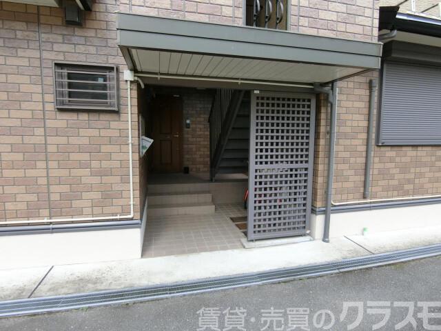 28/30 エントランス