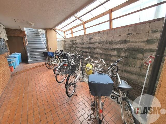 18/23 エントランス