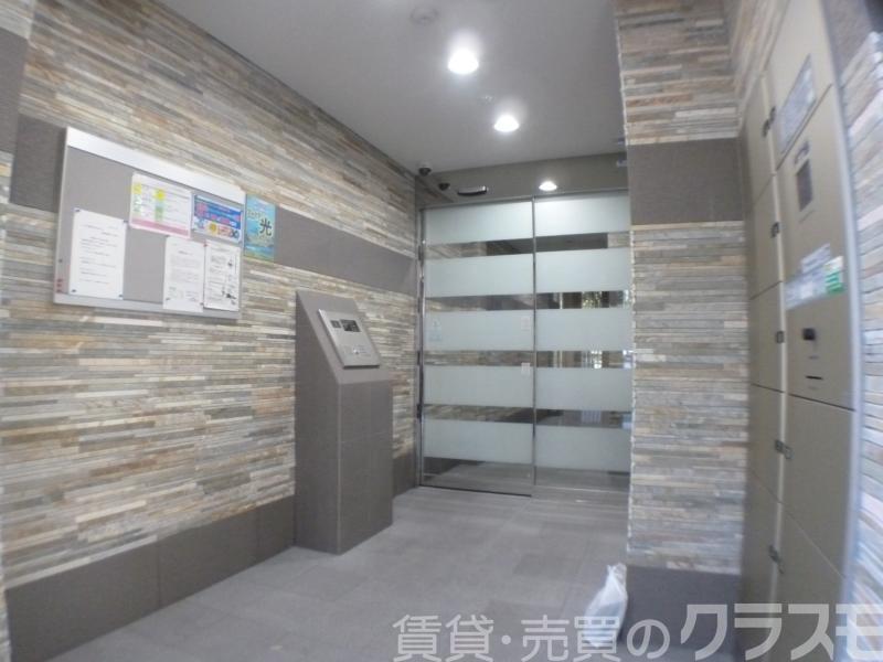 28/30 エントランス