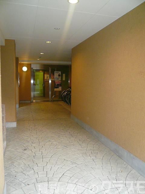 28/30 エントランス