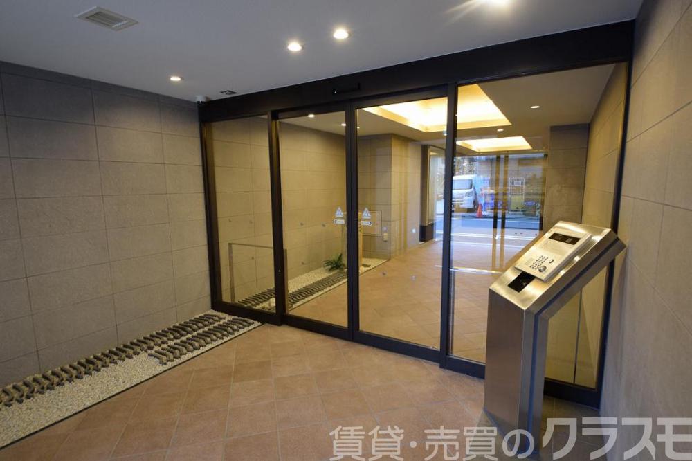 28/30 エントランス