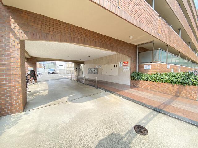 21/30 エントランス