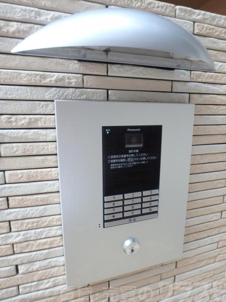 18/23 エントランス