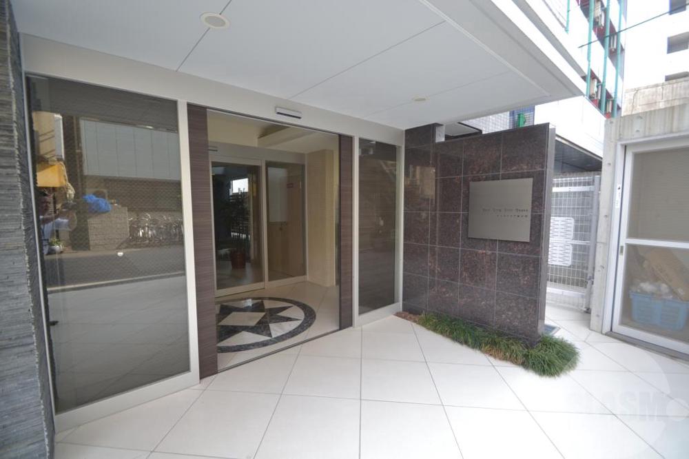 23/30 エントランス