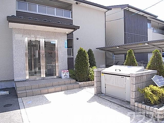 29/30 エントランス