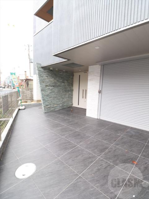 22/30 エントランス