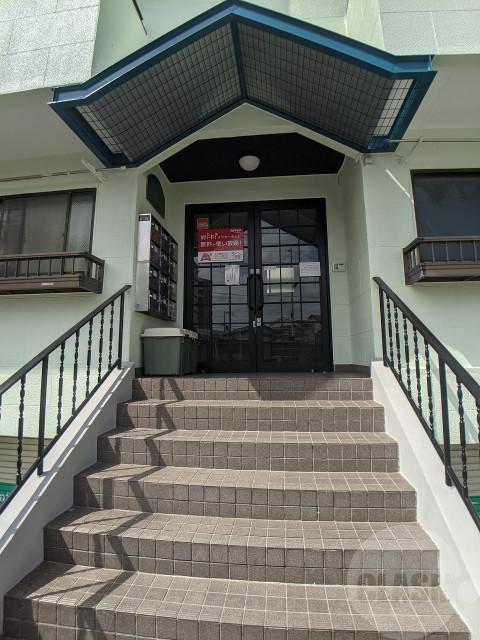 22/30 エントランス