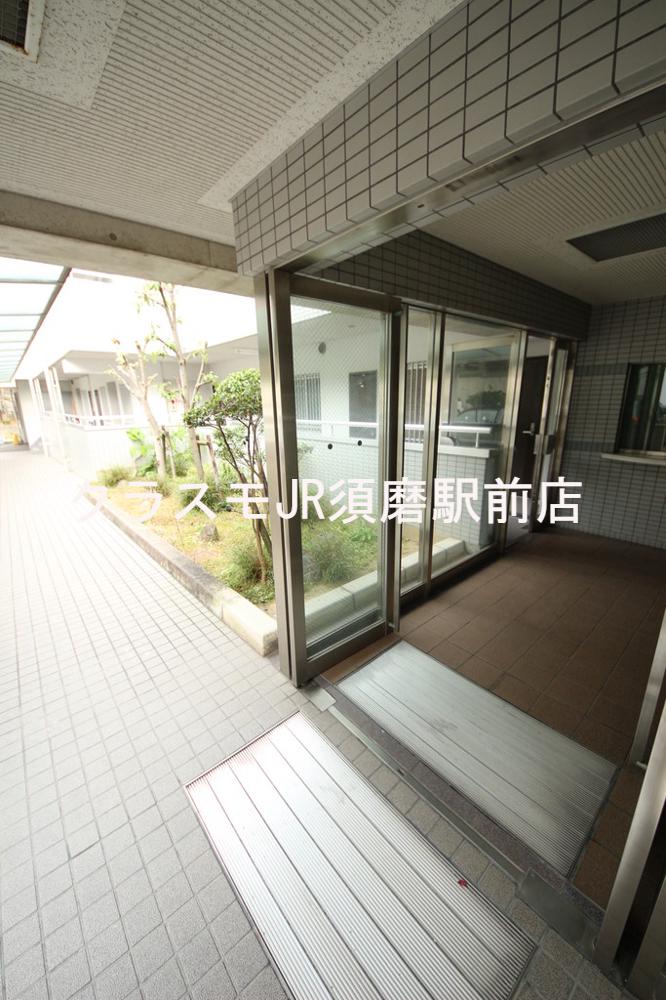 24/30 エントランス