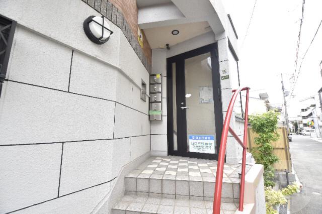 23/30 エントランス