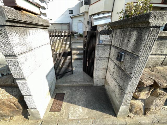 22/29 エントランス