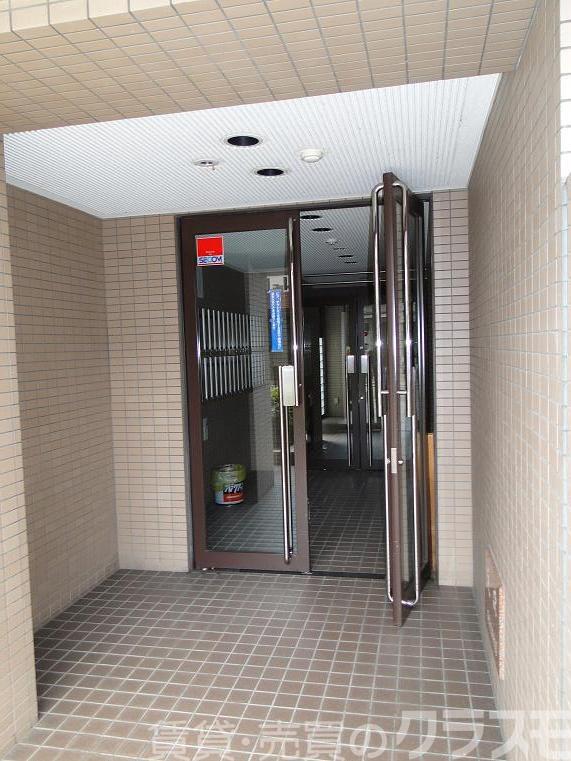 28/30 エントランス