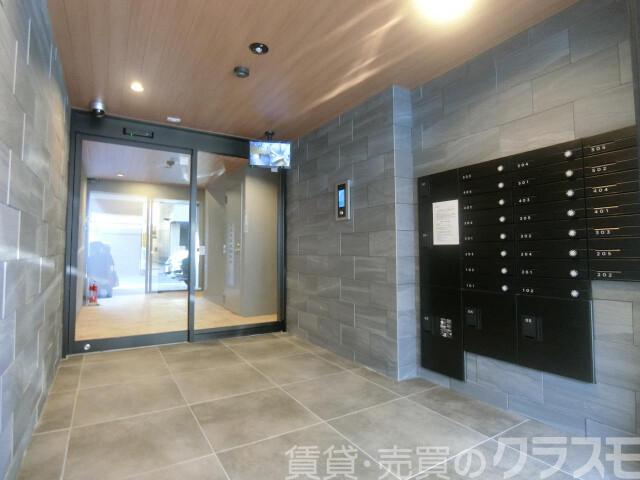 27/30 エントランス