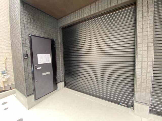 13/19 エントランス