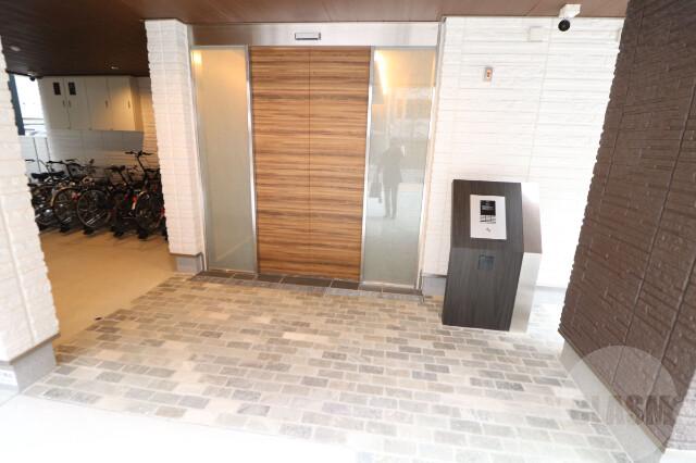 19/26 エントランス