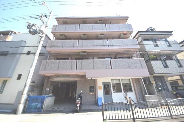 23/30 エントランス