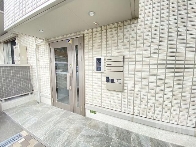 15/23 エントランス