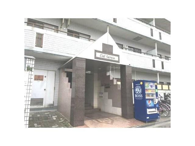 16/27 エントランス