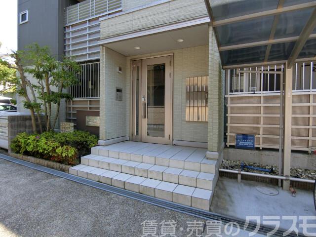 28/30 エントランス