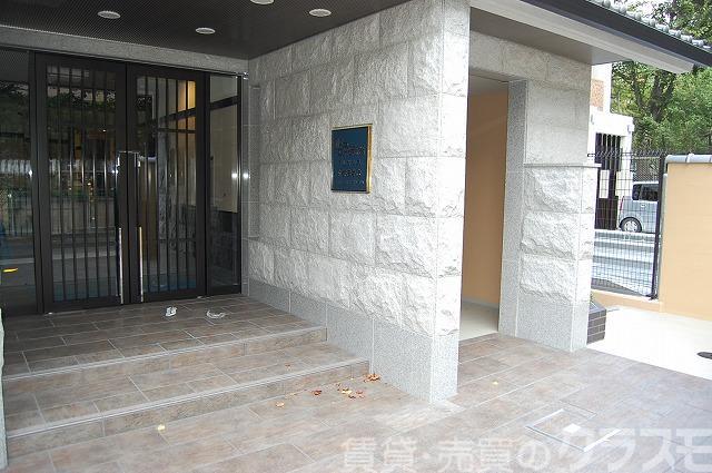 27/30 エントランス