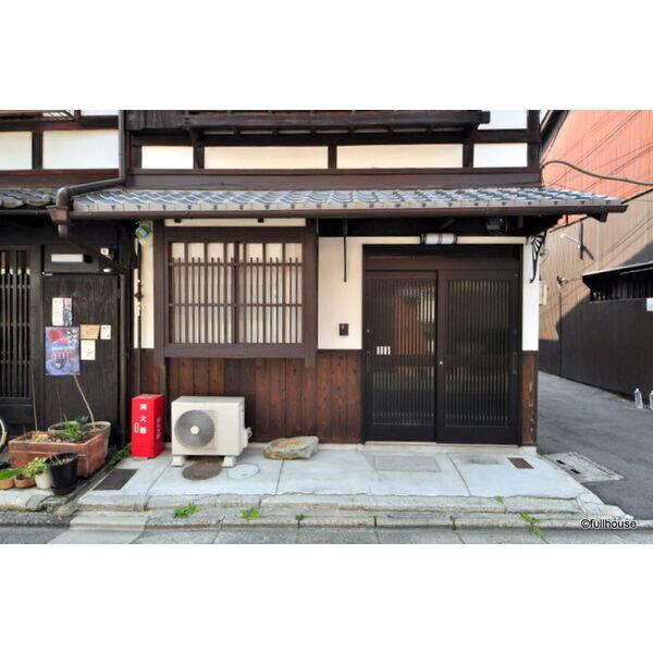 25/30 エントランス