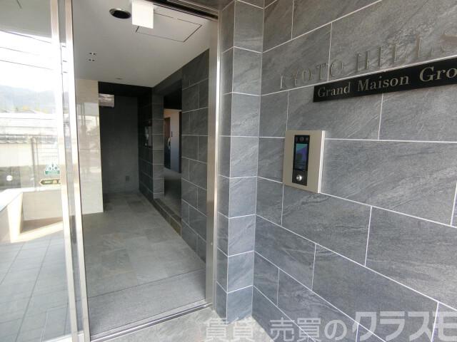 28/30 エントランス