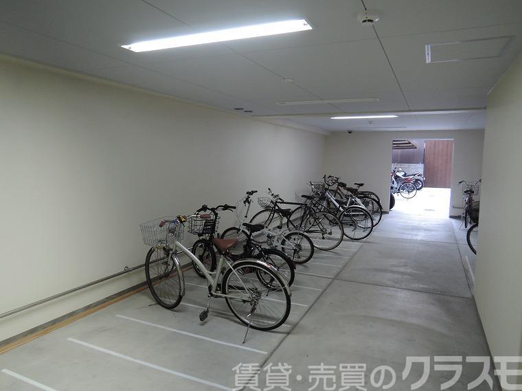 28/30 エントランス