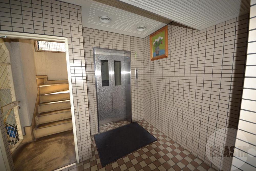 21/30 エントランス