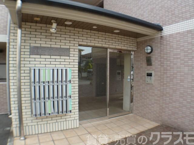 28/30 エントランス