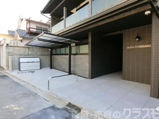 28/30 エントランス