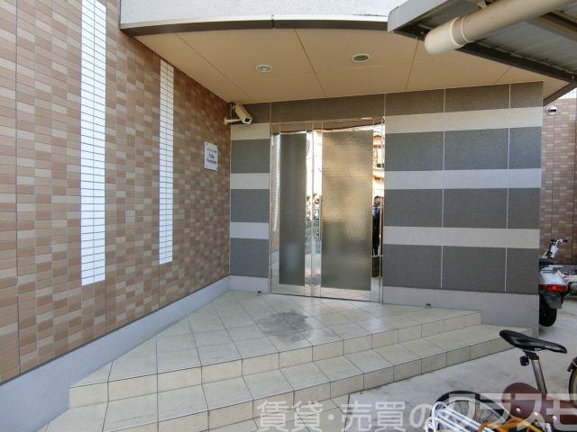 28/30 エントランス