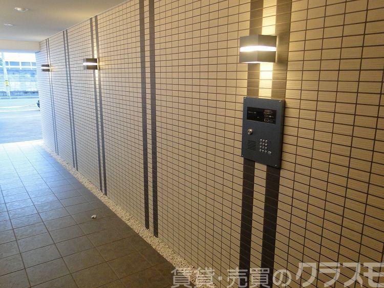 28/30 エントランス