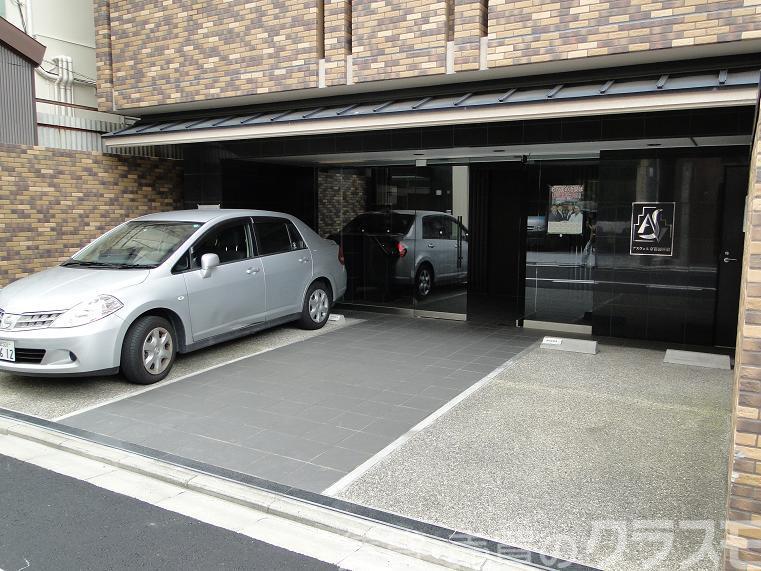 28/30 エントランス