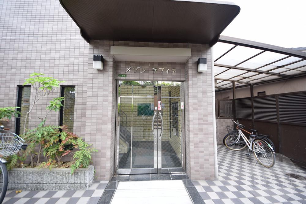 20/28 エントランス