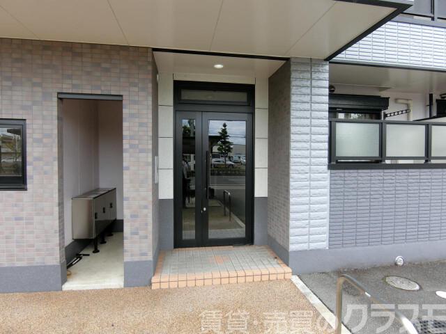 28/30 エントランス