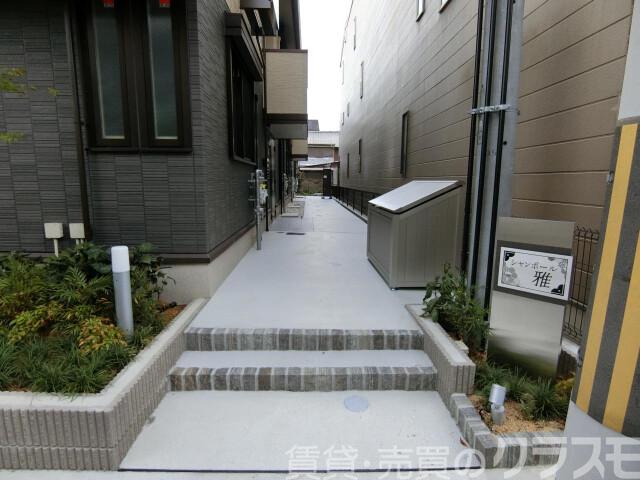 27/30 エントランス