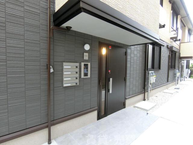 28/30 エントランス