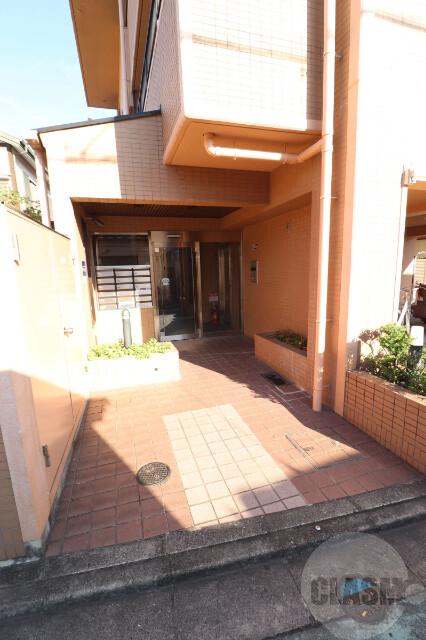 22/30 エントランス