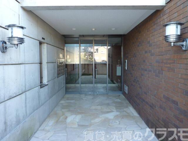 28/30 エントランス