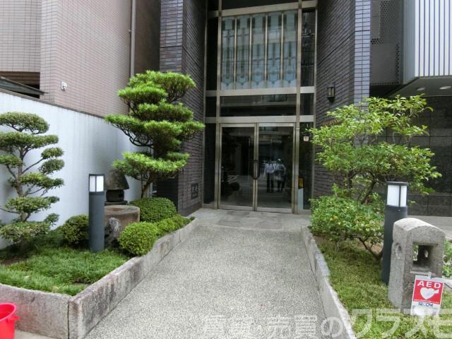 28/30 エントランス