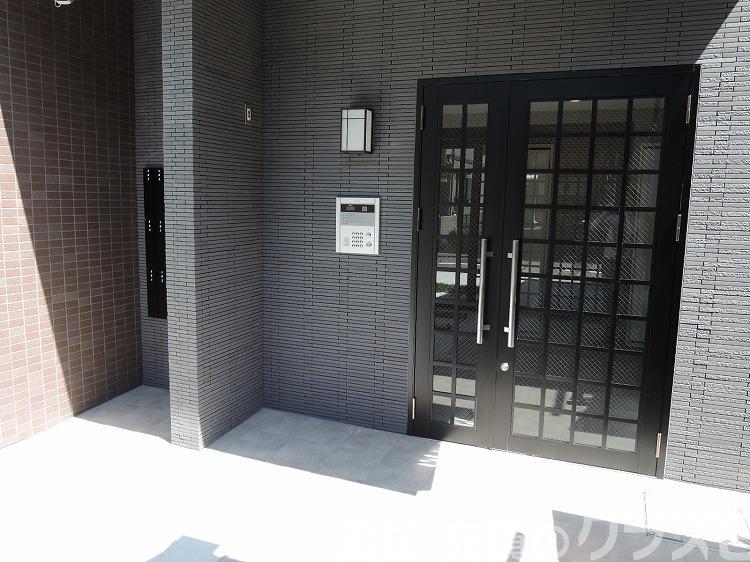 28/30 エントランス