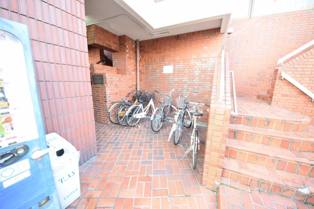 18/28 エントランス