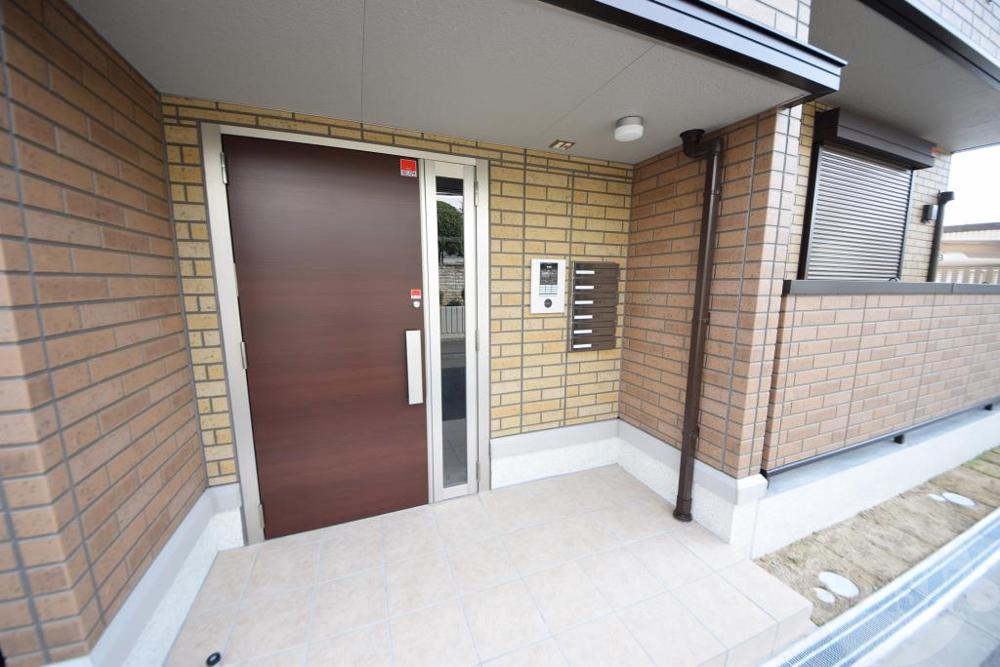 23/30 エントランス