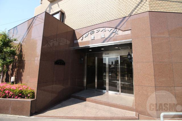 19/30 エントランス