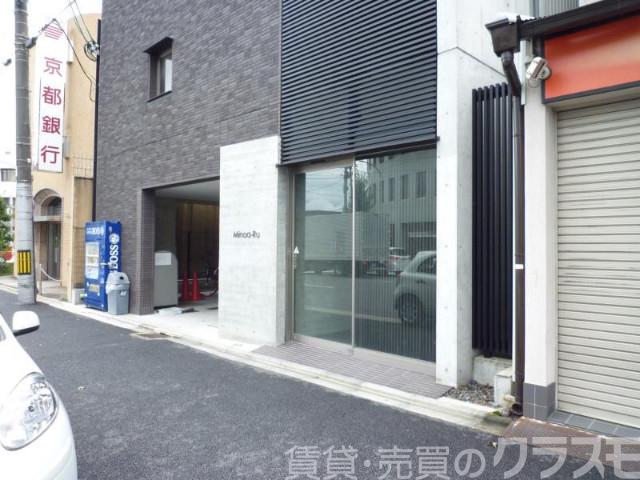 30/30 エントランス