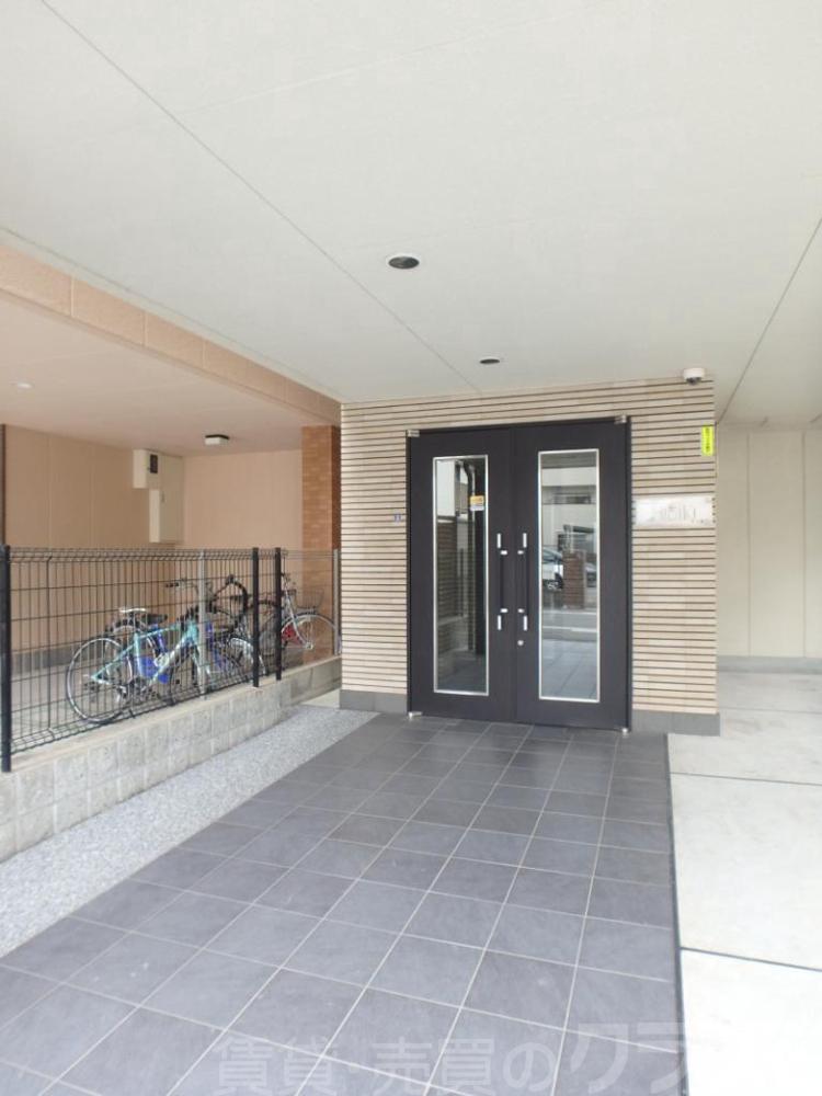 23/30 エントランス