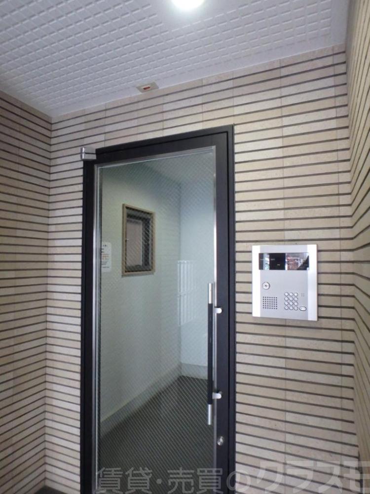 24/30 エントランス