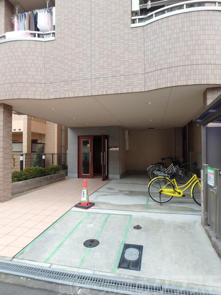 22/30 エントランス