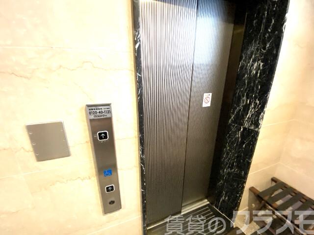 21/26 エントランス